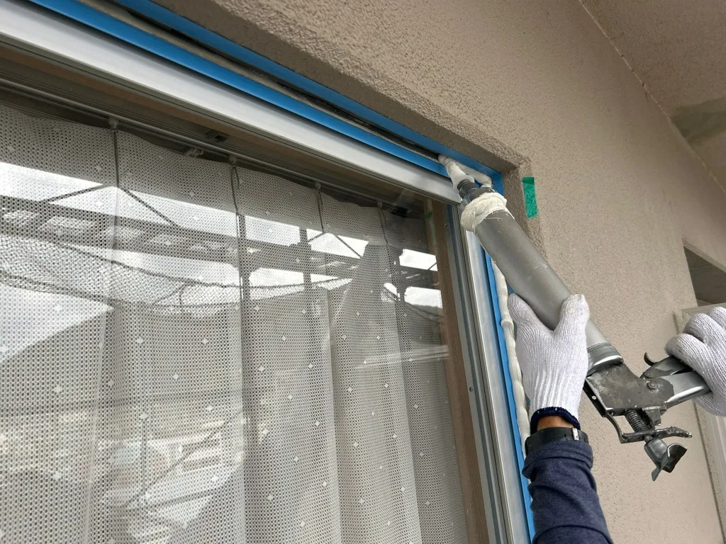 窓枠コーキング